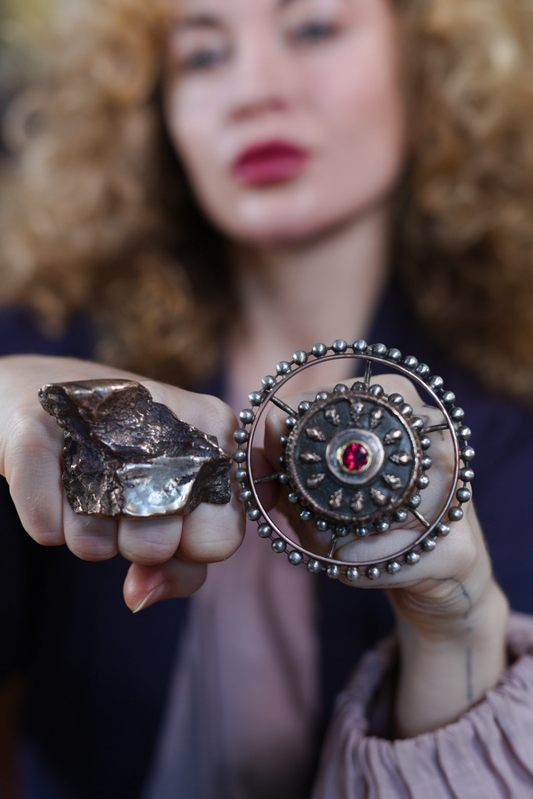 Stone ring. Bronze, brass. / Pierscien skala. Braz, mosiadz.