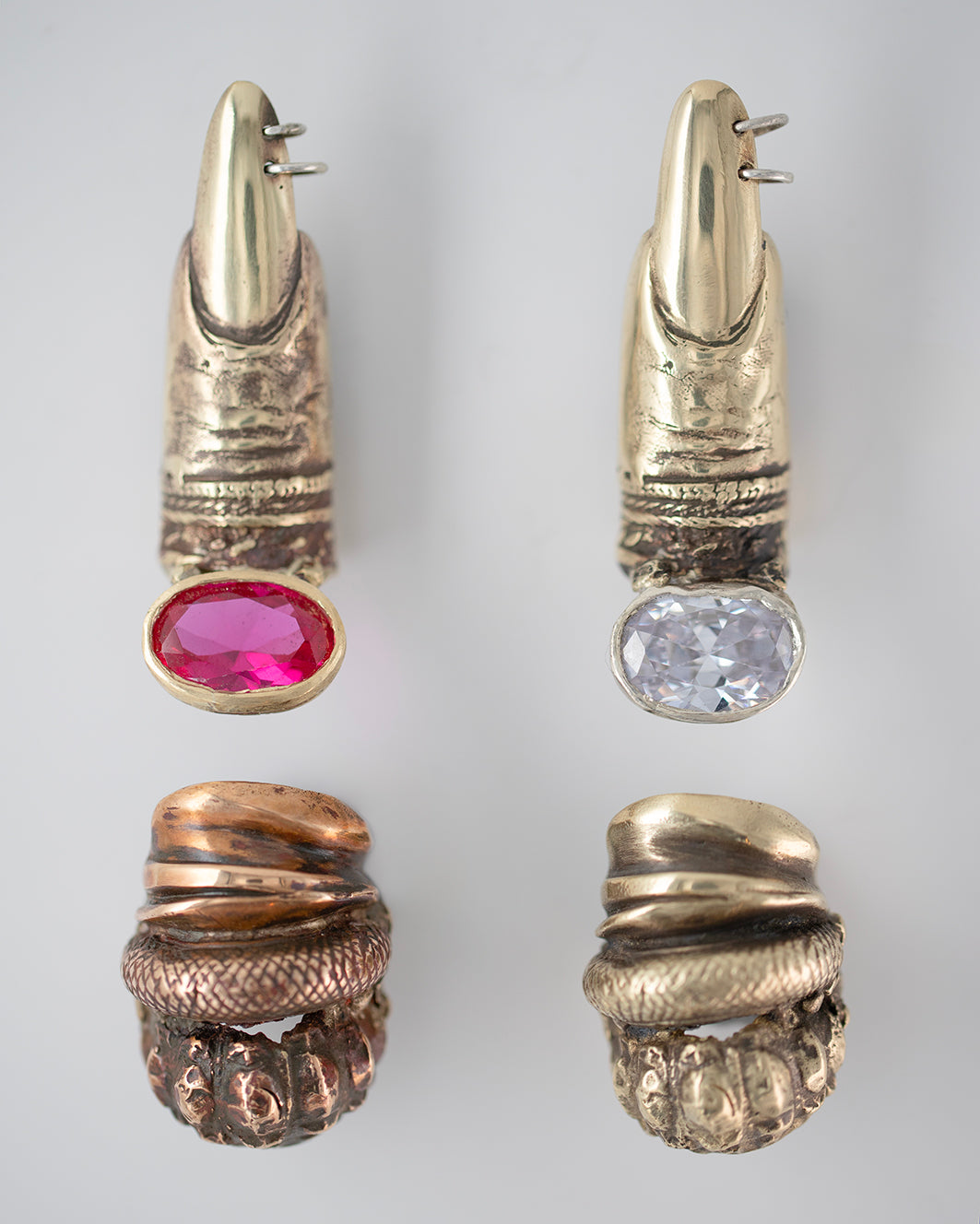 Finger ring with earring. Brass, colorless zircone. / Pierscien palec z kolczykami, mosiadz, cyrkonia.