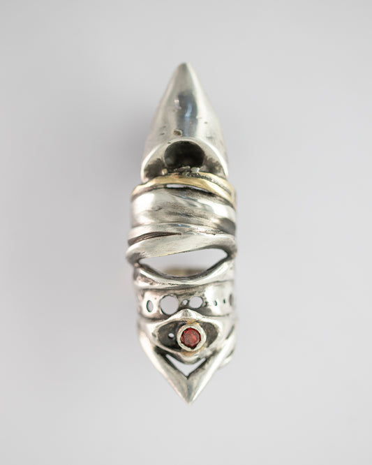 Alien ring. Silver, brass, garnet. / Pierscien kosmity. Srebro, mosiadz, kamien granat.