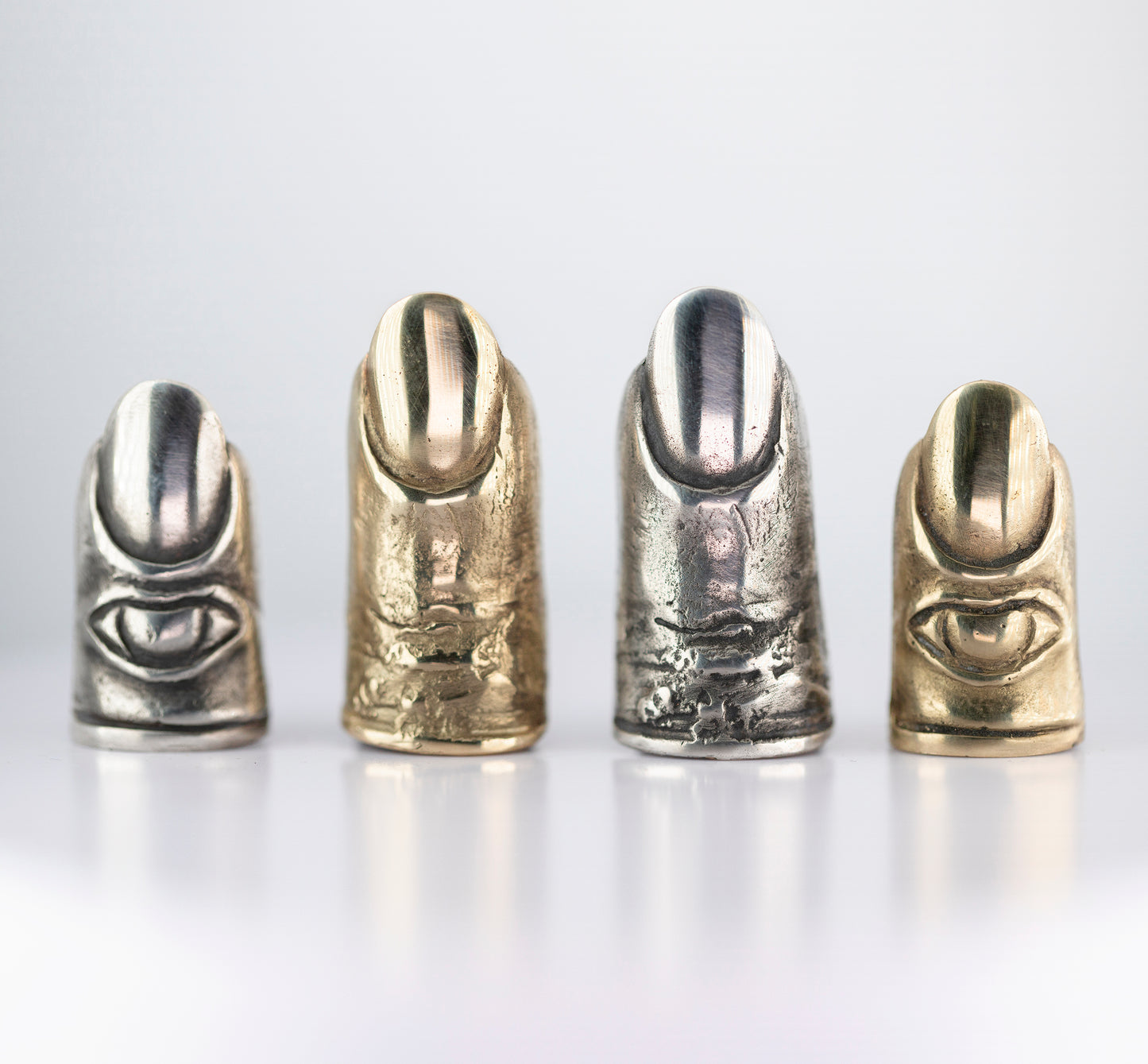 Raw Finger with Eye. Silver and brass. / Pierscien palec. Srebro i mosiadz.