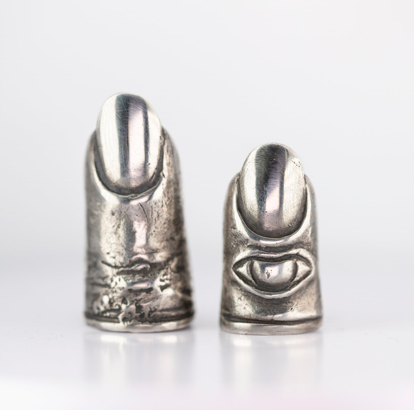 Raw Finger with Eye. Silver and brass. / Pierscien palec. Srebro i mosiadz.