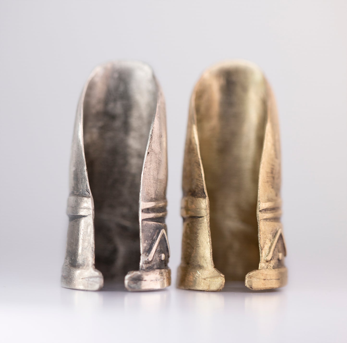 Raw Finger. Sculpture prosthesis. Silver and brass. / Pierścień palec. Srebro i mosiadz.