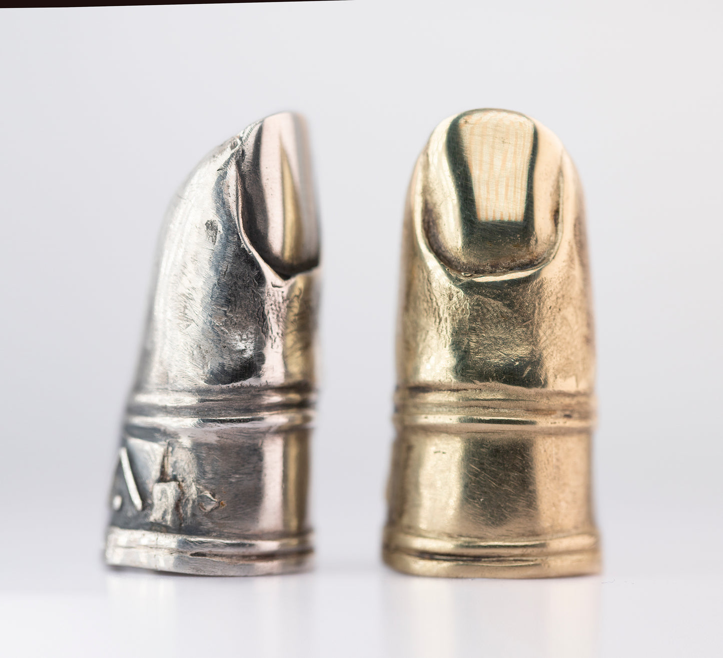 Raw Finger. Sculpture prosthesis. Silver and brass. / Pierścień palec. Srebro i mosiadz.