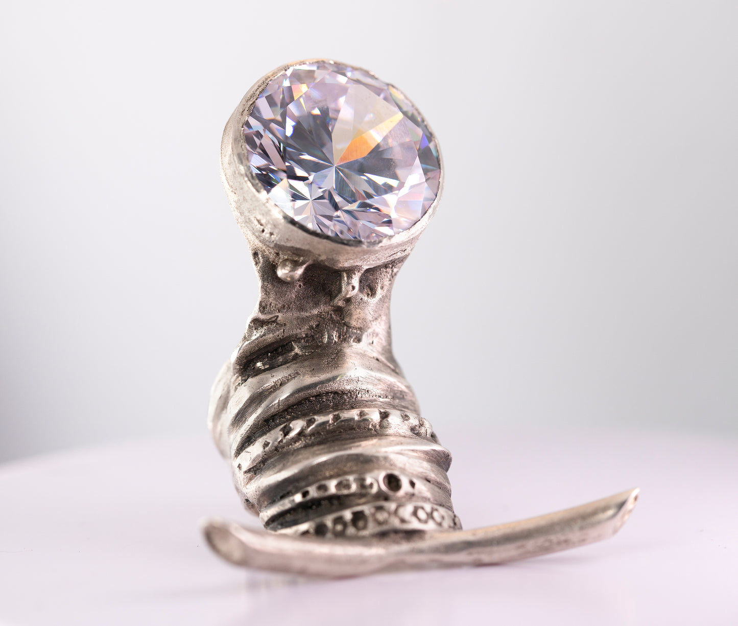 Ring with cubic zirconia. Brass. / Pierscien z cyrkonia. Mosiadz.