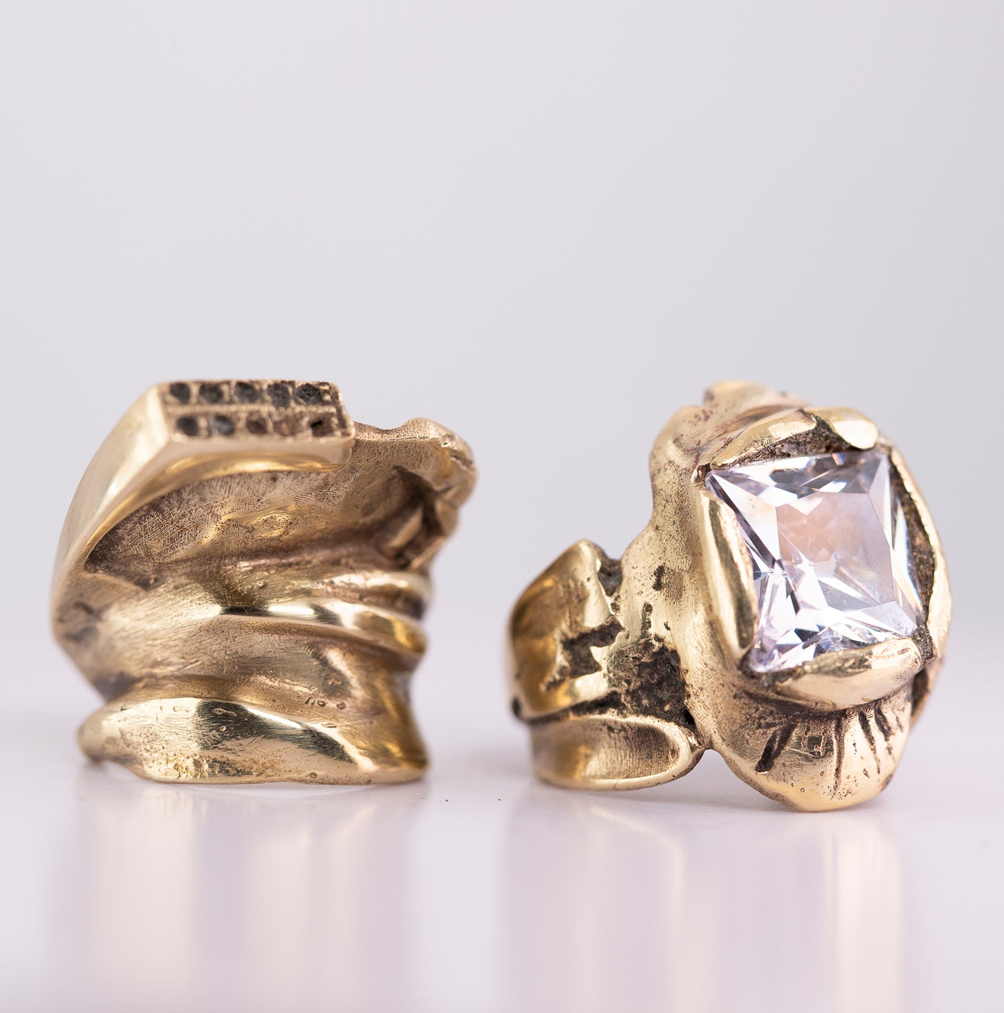 Small ring with square cubic zirconia. Silver and brass. / Maly pierscien. Srebro i mosiadz, cyrkonia.