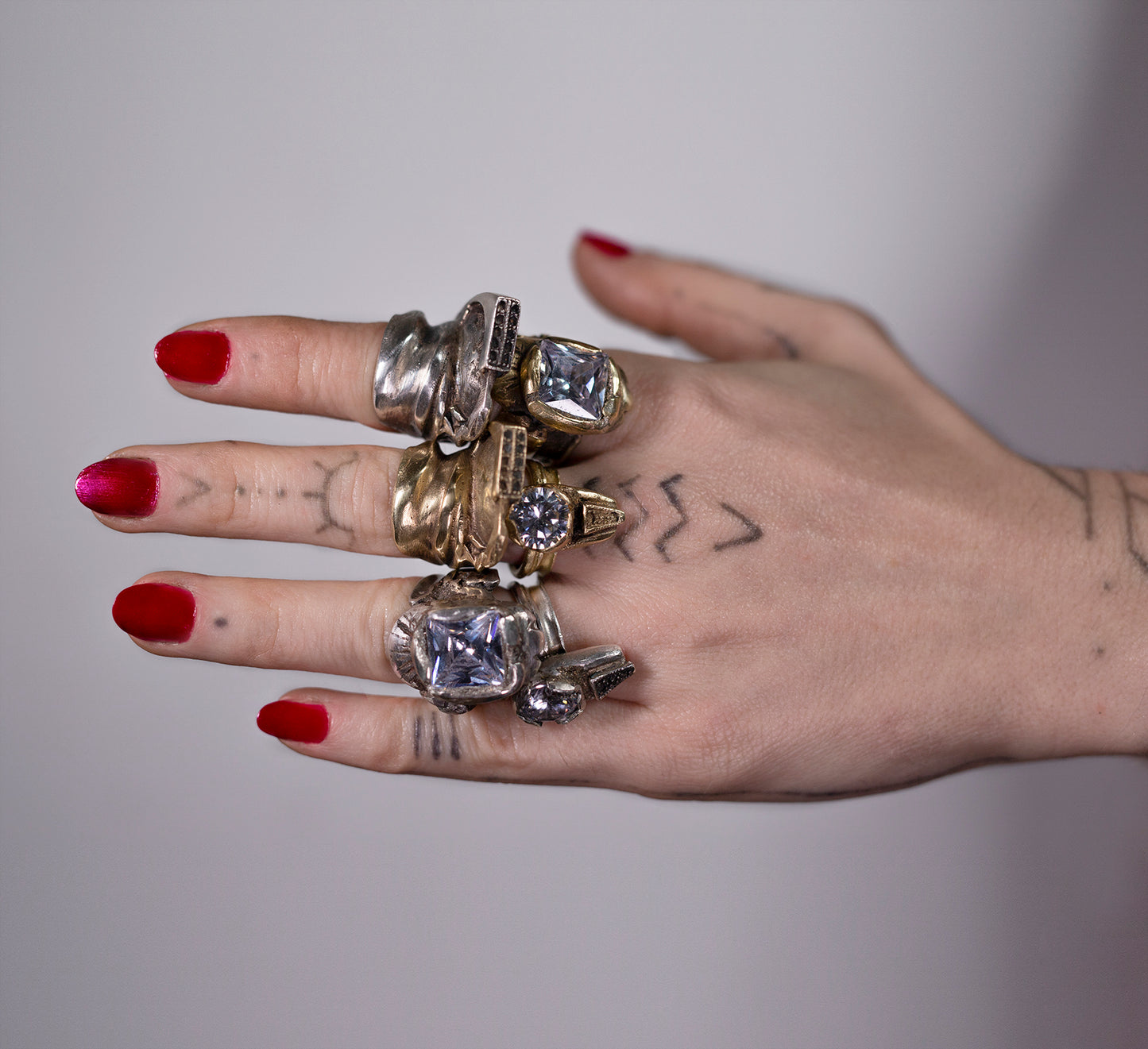 Small ring with square cubic zirconia. Silver and brass. / Maly pierscien. Srebro i mosiadz, cyrkonia.