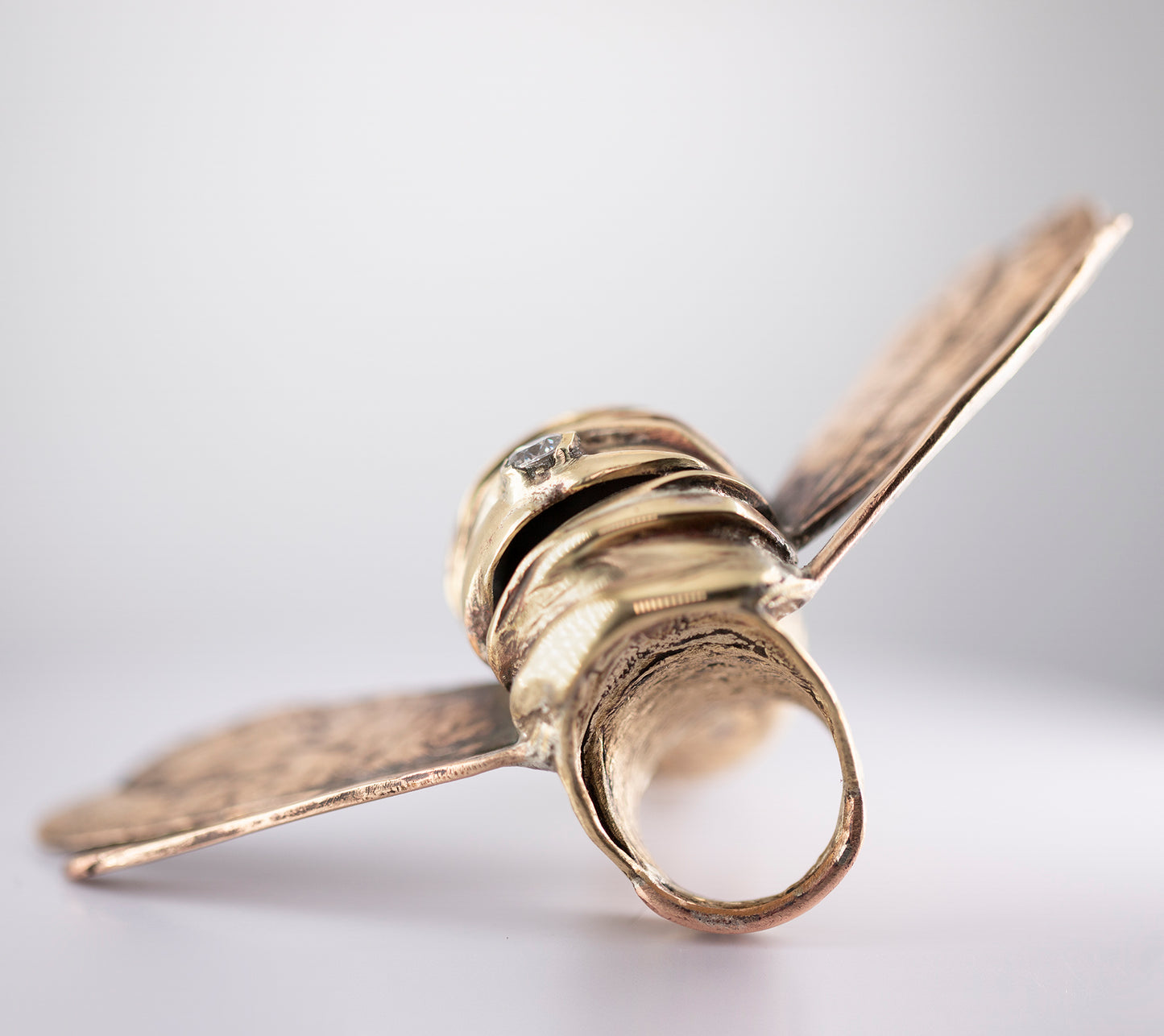 Ring in the shape of an dragonfly. Brass. / Pierscien w ksztalcie owada. Mosiadz.