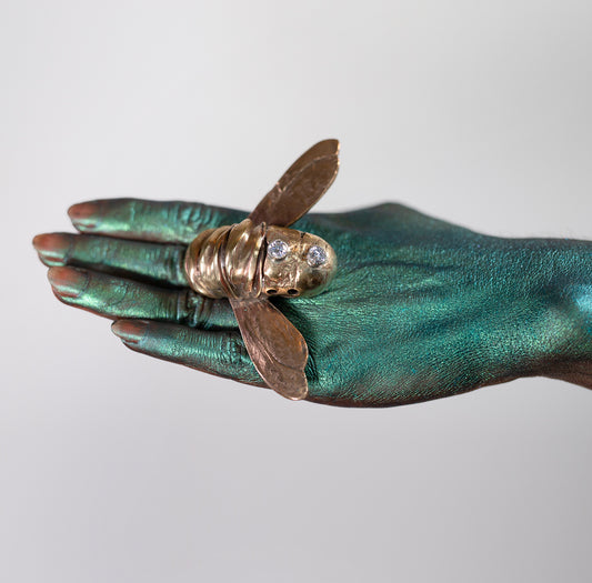 Ring in the shape of an insect. Brass. / Pierscien w ksztalcie owada. Mosiadz.