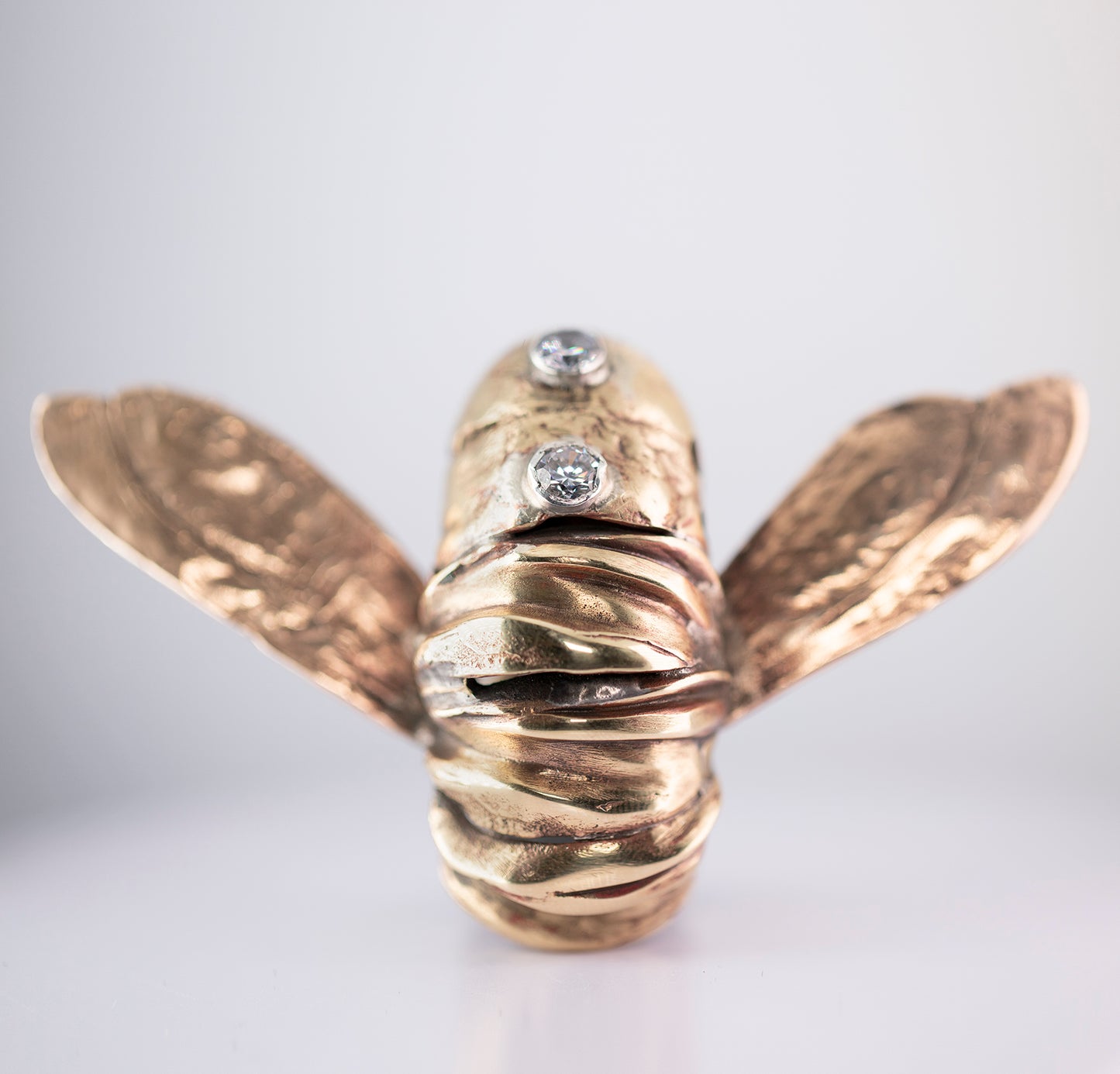 Ring in the shape of an insect. Brass. / Pierscien w ksztalcie owada. Mosiadz.