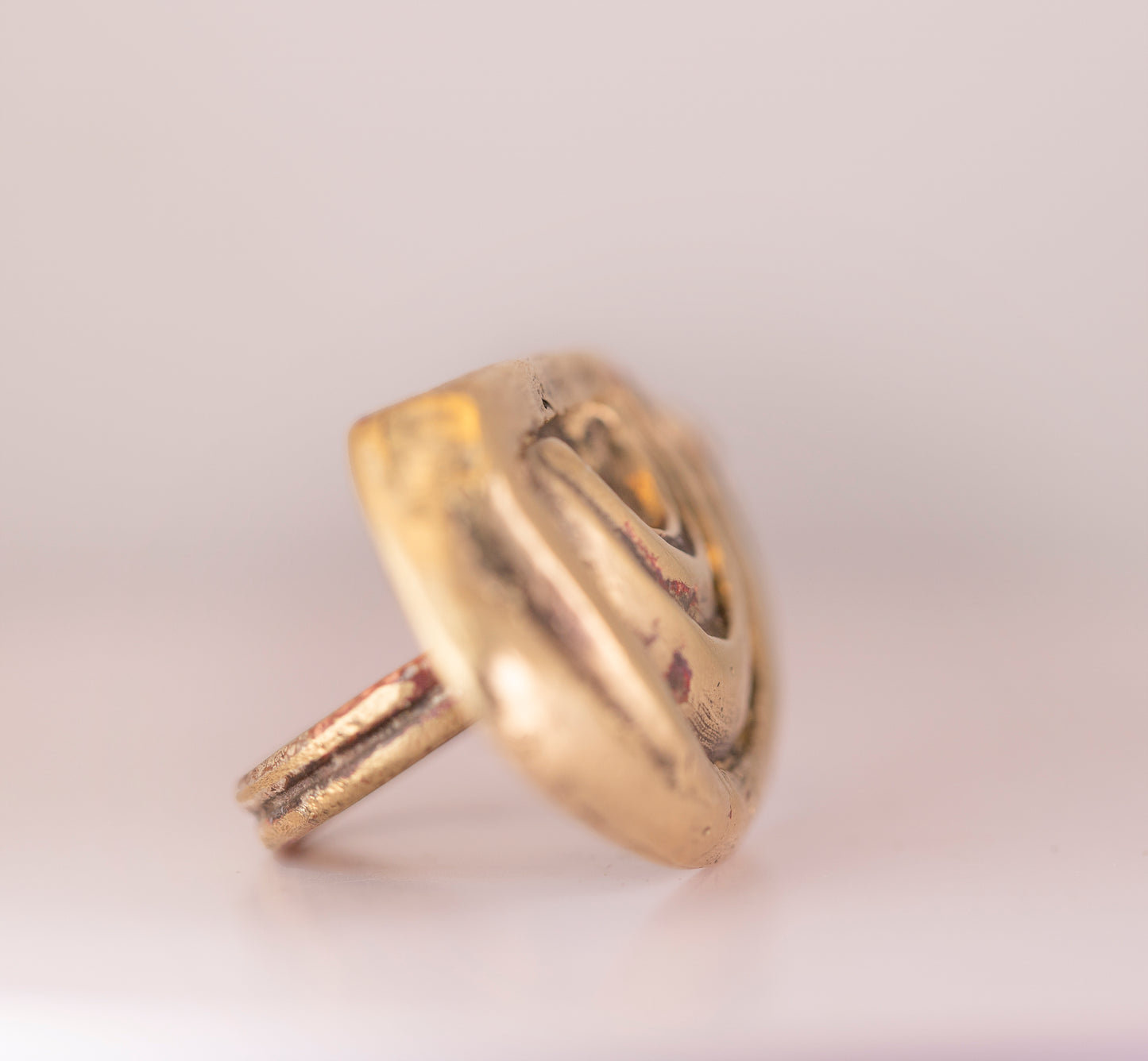 Left eye-shaped ring. Silver and brass. / Pierscien oko lewe. Srebro i mosiadz.