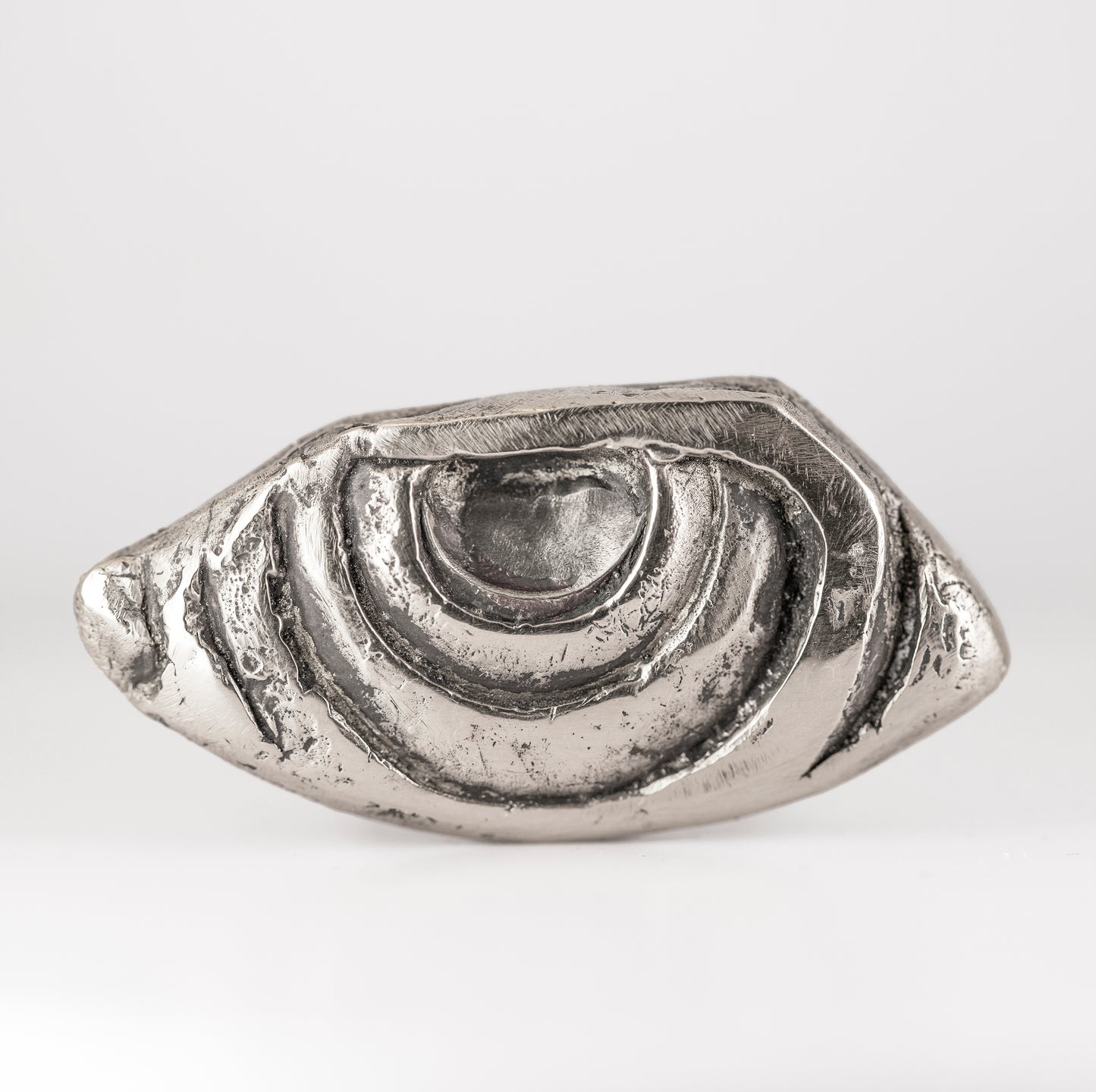 Left eye-shaped ring. Silver and brass. / Pierscien oko lewe. Srebro i mosiadz.