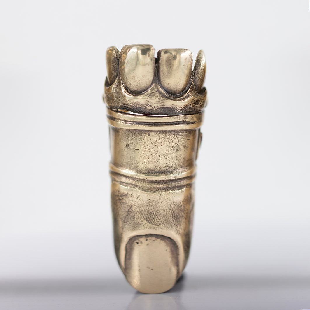 Tooth finger shape ring II, Brass. / Pierscien w ksztacie palca z zebami II. Mosiadz.