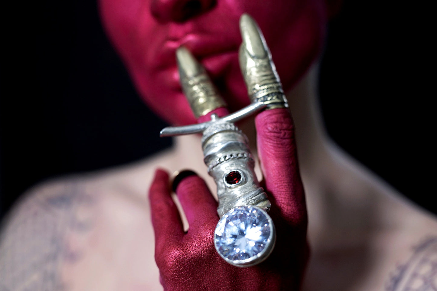 Big ring with garnet and zirconia. Silver. / Wielki pierscien. Srebro, granat, cyrkonia.