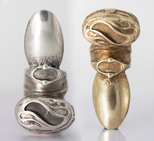 Mantis armor inspired ring. Silver and brass. / Pierscien inspirowany zbroja i modliszka. Srebro i mosiadz.