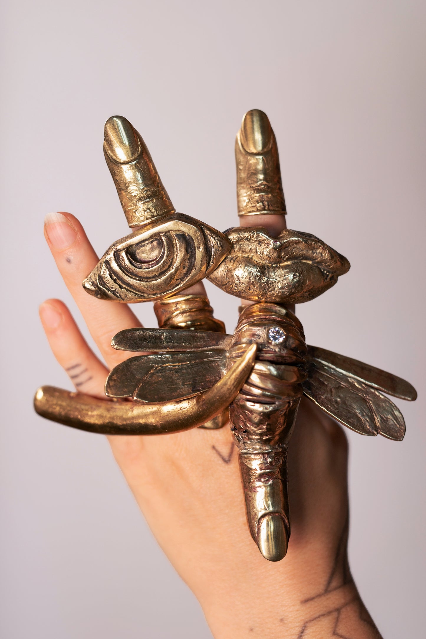 Ring in the shape of an dragonfly. Brass. / Pierscien w ksztalcie owada. Mosiadz.