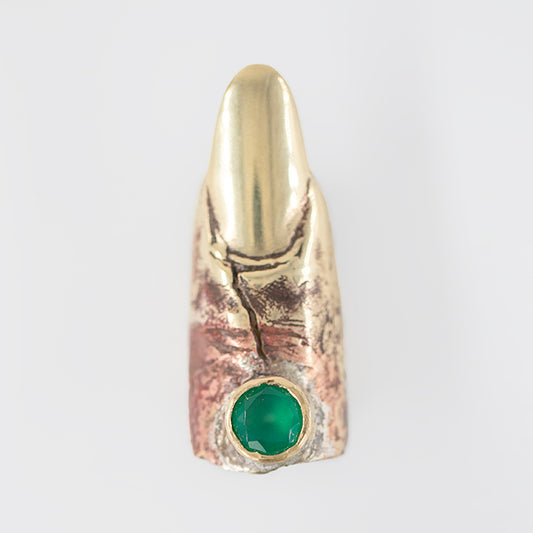 Raw Finger long nail and green agate. Sculpture. Brass / Pierscien palec z dlugim paznokciem i agatem. Mosiadz.